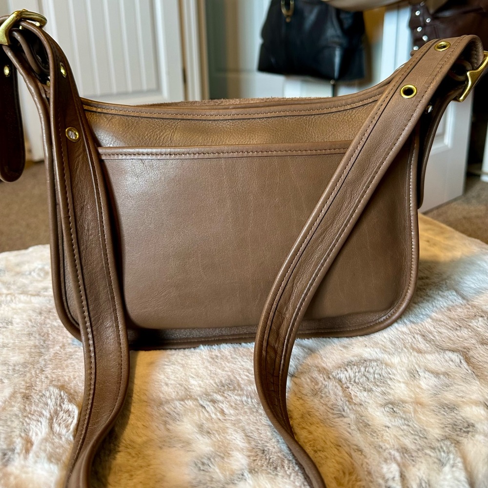 VTG Coach Patricia in TAUPE! PRISTINE CONDITION - Picture 16 of 16